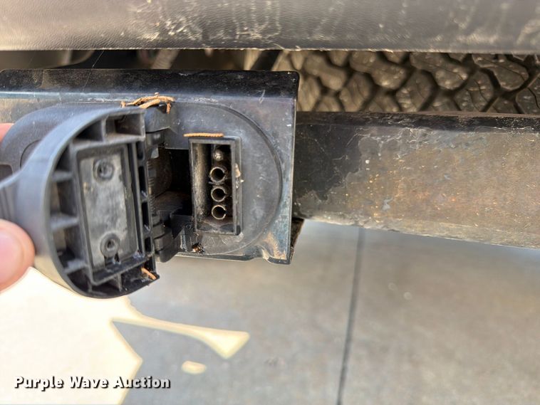 image for item DZ4740 2016 Ford F250 Super Duty XL Ext. Cab pickup truck