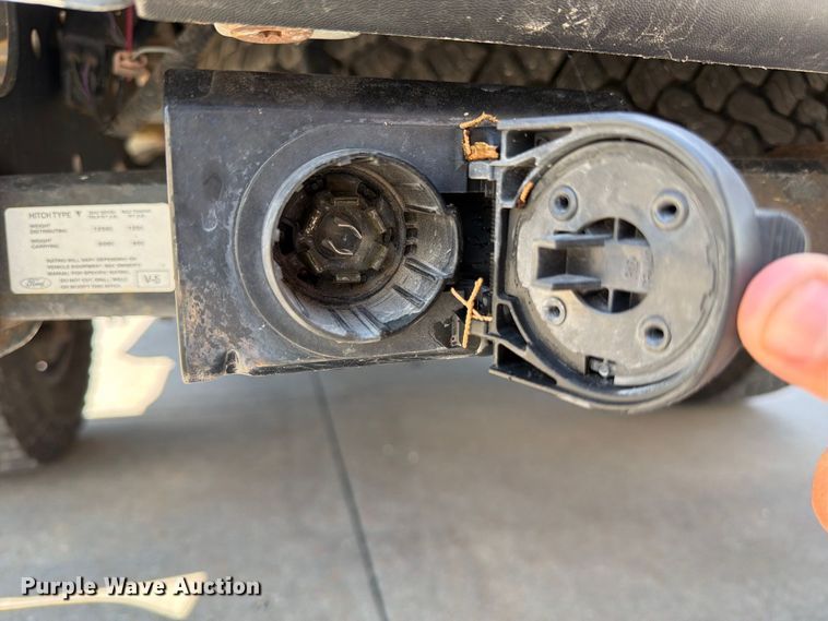 image for item DZ4740 2016 Ford F250 Super Duty XL Ext. Cab pickup truck
