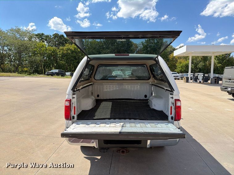 image for item DZ4740 2016 Ford F250 Super Duty XL Ext. Cab pickup truck