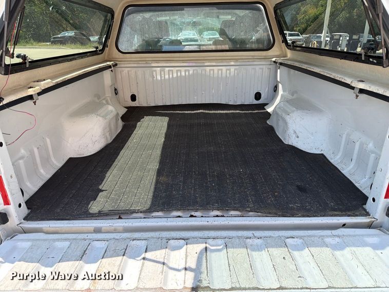 image for item DZ4740 2016 Ford F250 Super Duty XL Ext. Cab pickup truck