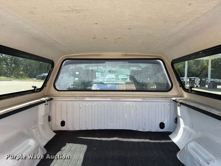 image for item DZ4740 2016 Ford F250 Super Duty XL Ext. Cab pickup truck