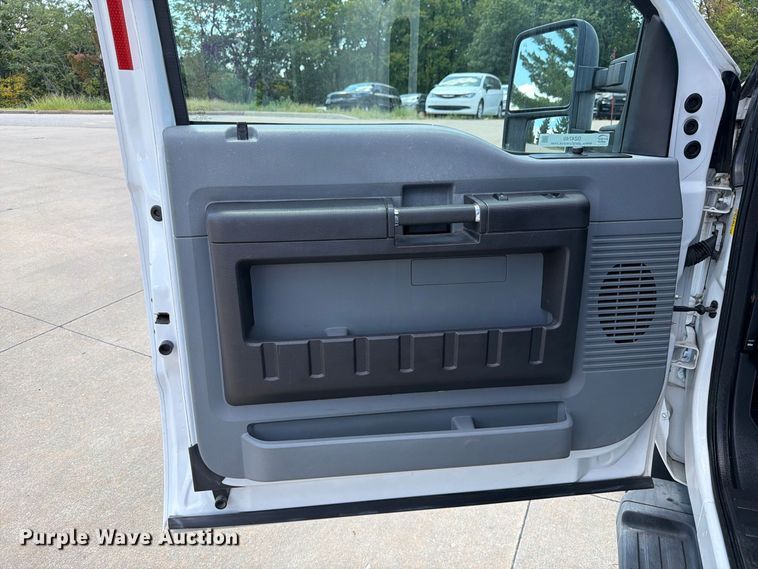 image for item DZ4740 2016 Ford F250 Super Duty XL Ext. Cab pickup truck