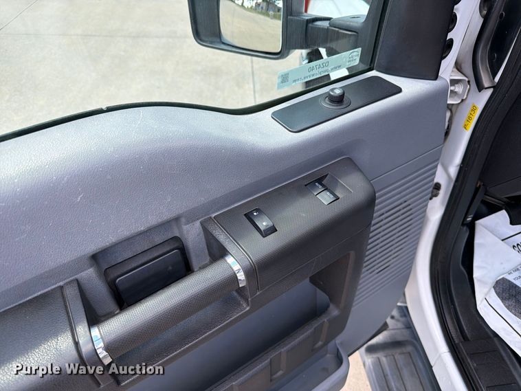 image for item DZ4740 2016 Ford F250 Super Duty XL Ext. Cab pickup truck