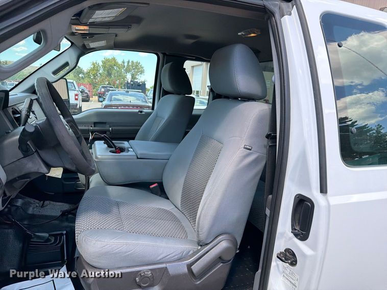 image for item DZ4740 2016 Ford F250 Super Duty XL Ext. Cab pickup truck