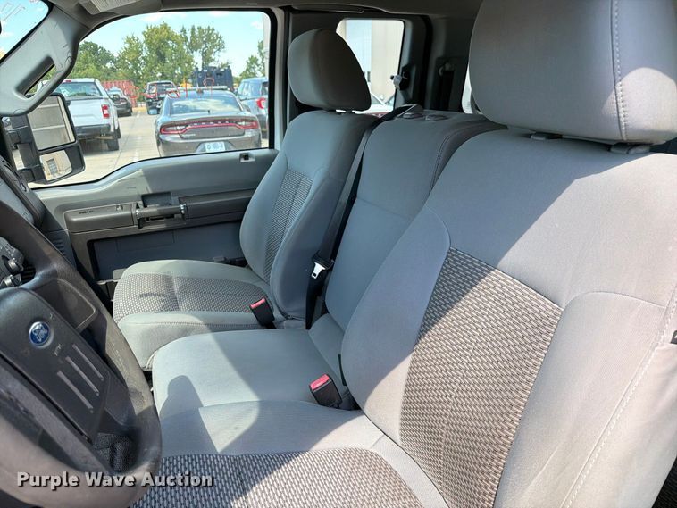 image for item DZ4740 2016 Ford F250 Super Duty XL Ext. Cab pickup truck