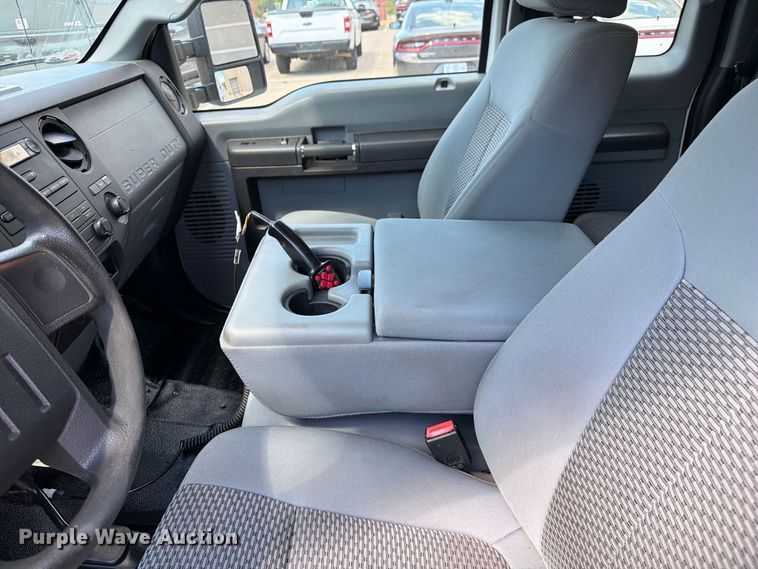 image for item DZ4740 2016 Ford F250 Super Duty XL Ext. Cab pickup truck