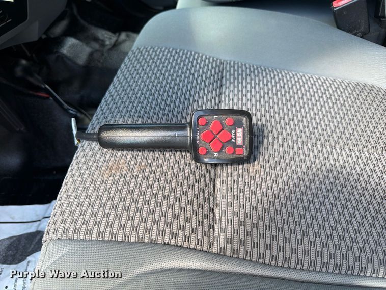 image for item DZ4740 2016 Ford F250 Super Duty XL Ext. Cab pickup truck