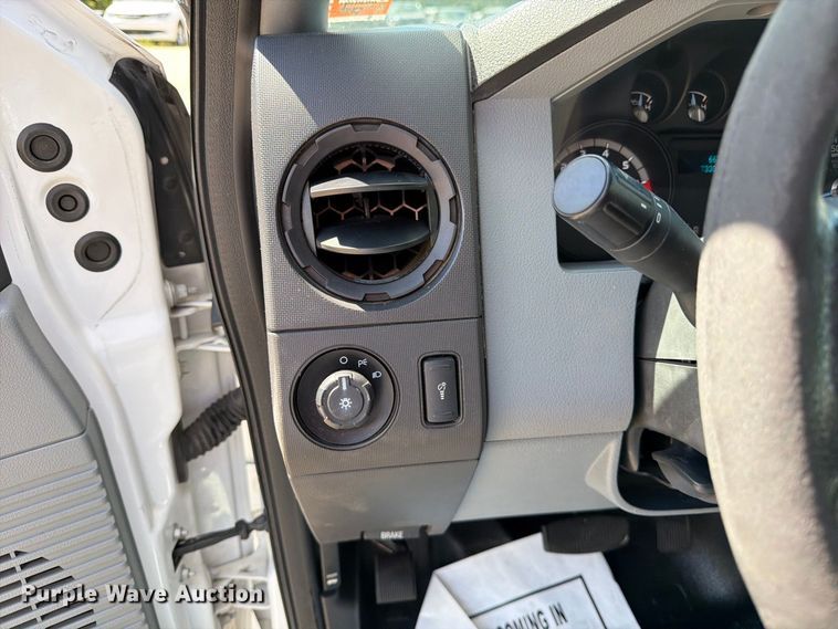 image for item DZ4740 2016 Ford F250 Super Duty XL Ext. Cab pickup truck