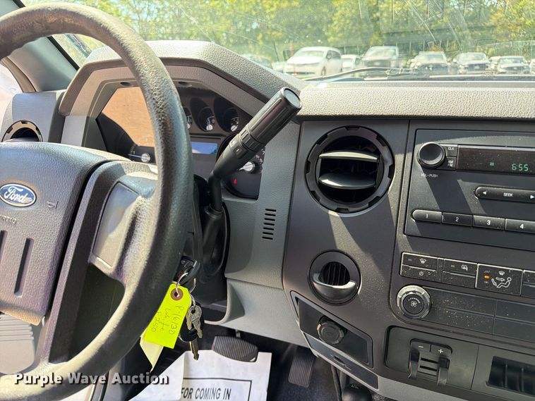 image for item DZ4740 2016 Ford F250 Super Duty XL Ext. Cab pickup truck