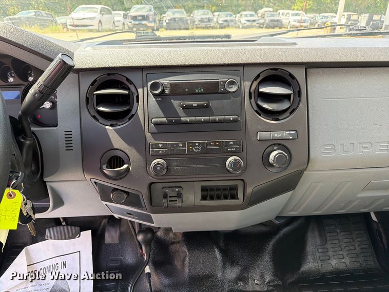 image for item DZ4740 2016 Ford F250 Super Duty XL Ext. Cab pickup truck