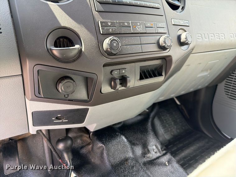 image for item DZ4740 2016 Ford F250 Super Duty XL Ext. Cab pickup truck