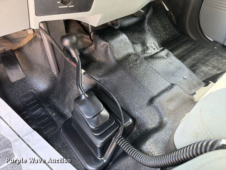 image for item DZ4740 2016 Ford F250 Super Duty XL Ext. Cab pickup truck