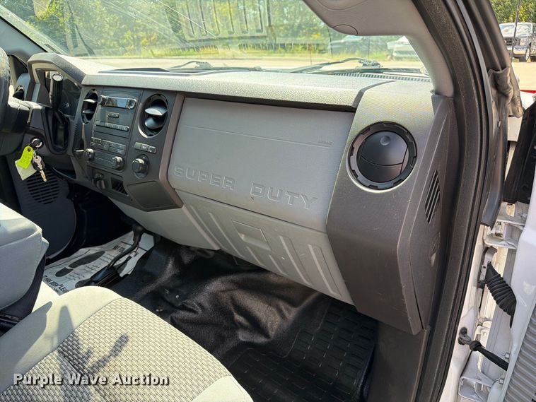 image for item DZ4740 2016 Ford F250 Super Duty XL Ext. Cab pickup truck