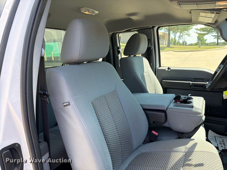 image for item DZ4740 2016 Ford F250 Super Duty XL Ext. Cab pickup truck