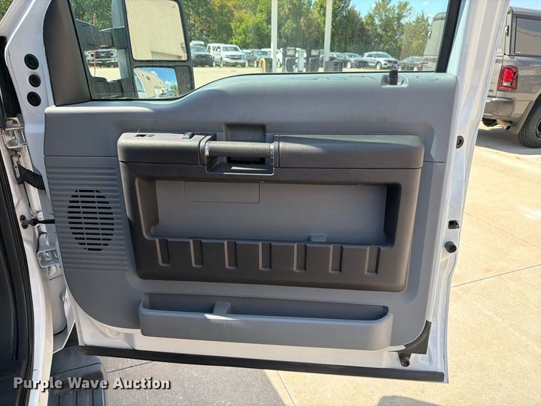 image for item DZ4740 2016 Ford F250 Super Duty XL Ext. Cab pickup truck