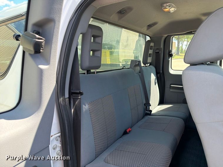 image for item DZ4740 2016 Ford F250 Super Duty XL Ext. Cab pickup truck