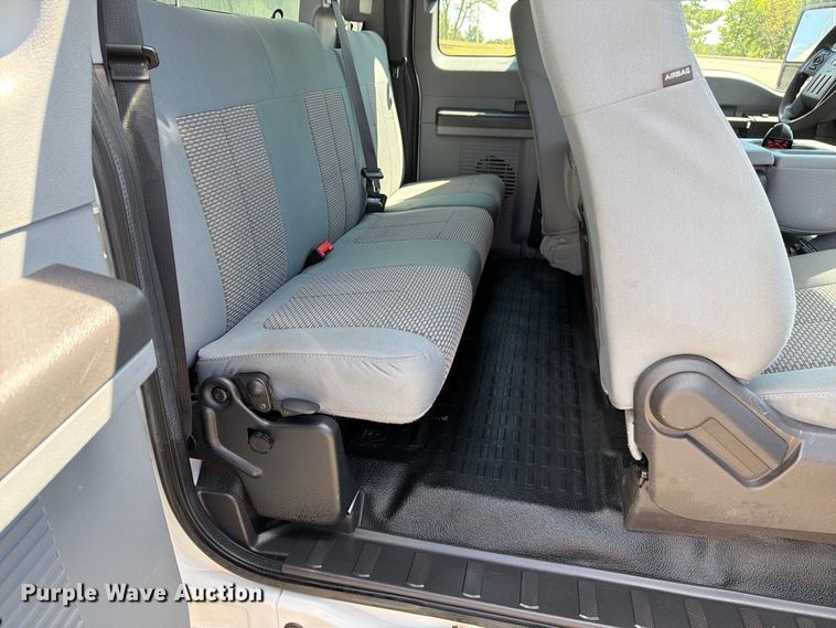 image for item DZ4740 2016 Ford F250 Super Duty XL Ext. Cab pickup truck