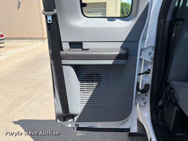 image for item DZ4740 2016 Ford F250 Super Duty XL Ext. Cab pickup truck