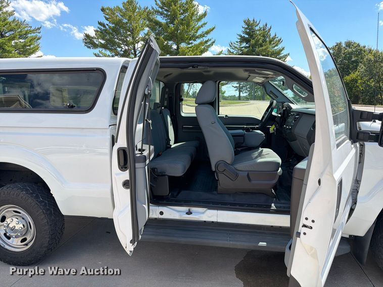 image for item DZ4740 2016 Ford F250 Super Duty XL Ext. Cab pickup truck