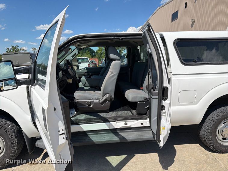 image for item DZ4740 2016 Ford F250 Super Duty XL Ext. Cab pickup truck