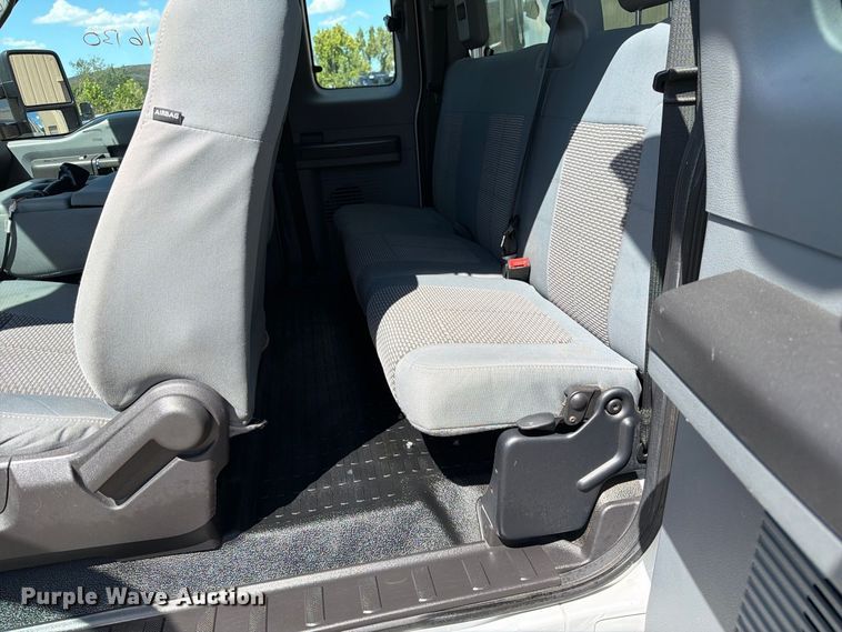image for item DZ4740 2016 Ford F250 Super Duty XL Ext. Cab pickup truck