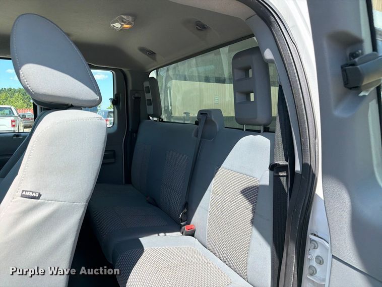 image for item DZ4740 2016 Ford F250 Super Duty XL Ext. Cab pickup truck