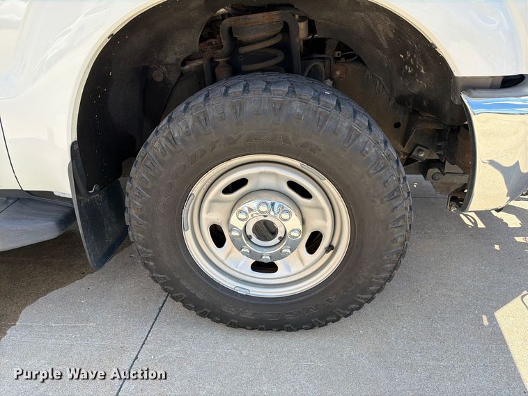 image for item DZ4740 2016 Ford F250 Super Duty XL Ext. Cab pickup truck