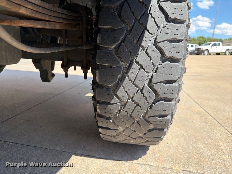 image for item DZ4740 2016 Ford F250 Super Duty XL Ext. Cab pickup truck