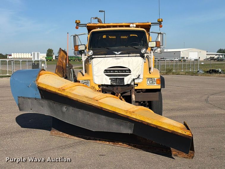 image for item EA0449 2005 Sterling L9500 dump truck
