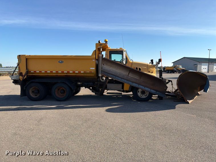 image for item EA0449 2005 Sterling L9500 dump truck