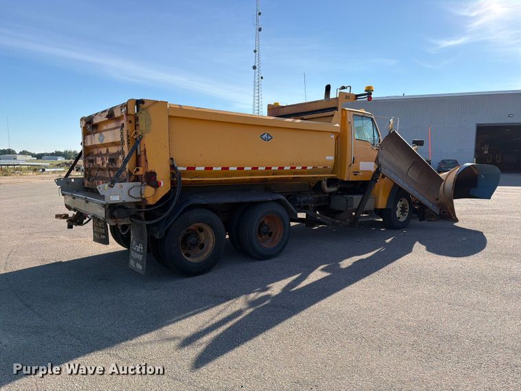 image for item EA0449 2005 Sterling L9500 dump truck