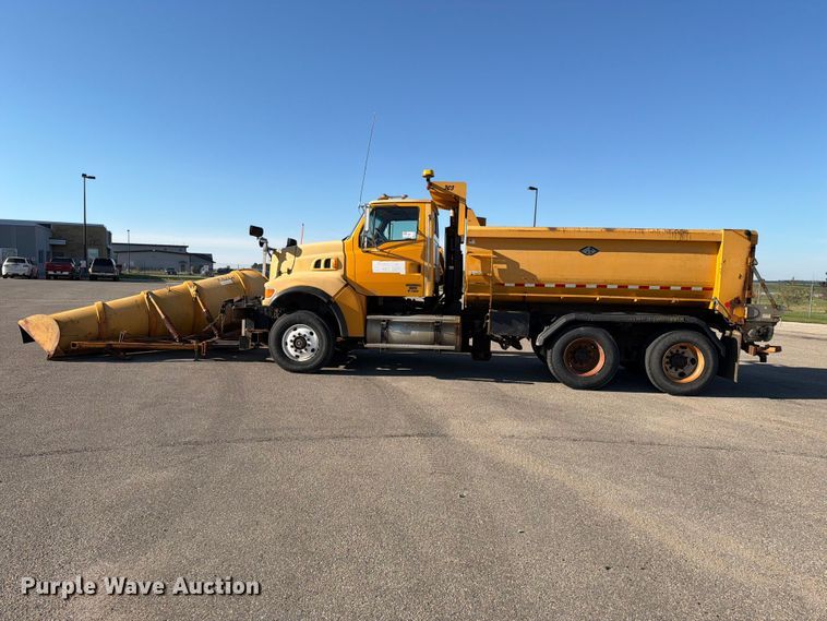 image for item EA0449 2005 Sterling L9500 dump truck