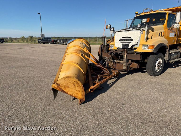 image for item EA0449 2005 Sterling L9500 dump truck