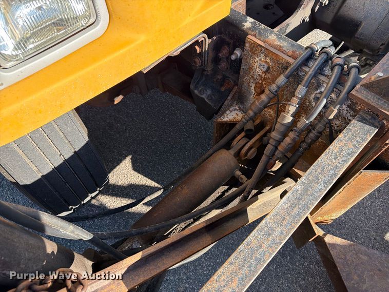 image for item EA0449 2005 Sterling L9500 dump truck