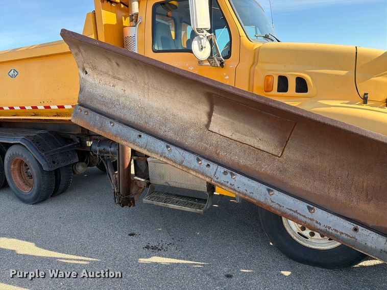 image for item EA0449 2005 Sterling L9500 dump truck