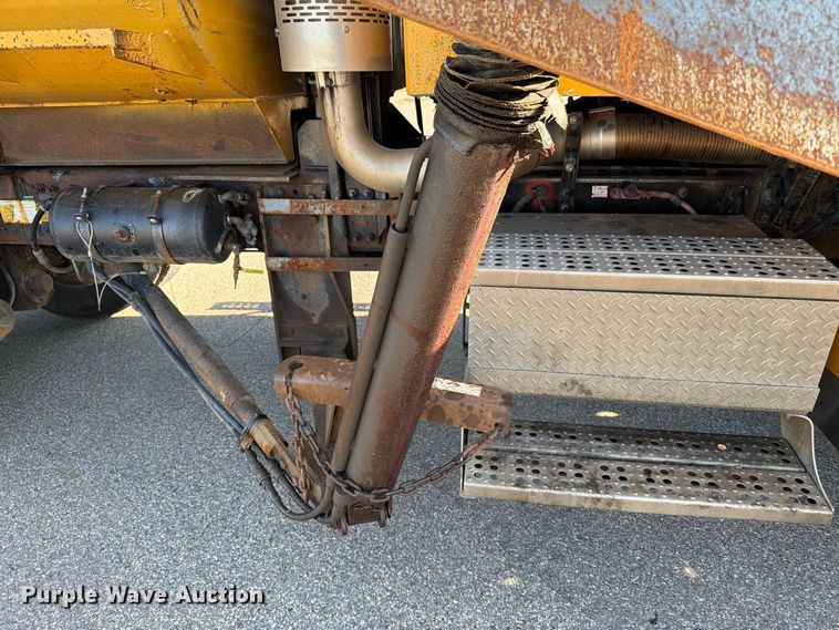 image for item EA0449 2005 Sterling L9500 dump truck