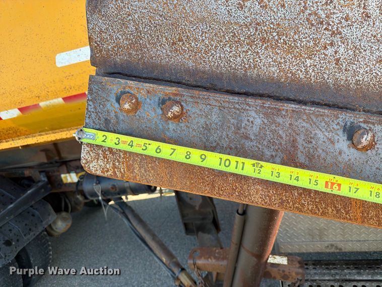 image for item EA0449 2005 Sterling L9500 dump truck