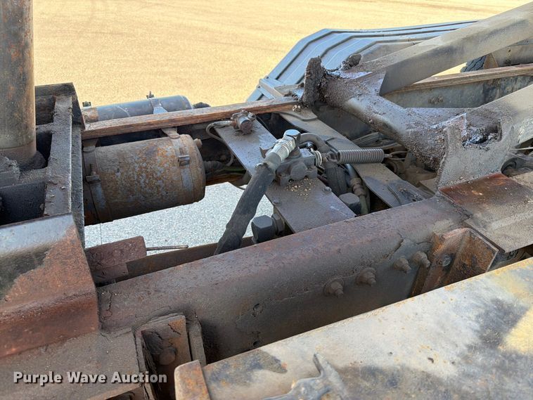 image for item EA0449 2005 Sterling L9500 dump truck