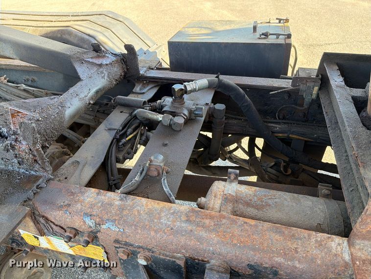 image for item EA0449 2005 Sterling L9500 dump truck