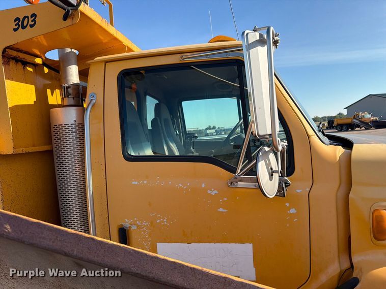 image for item EA0449 2005 Sterling L9500 dump truck