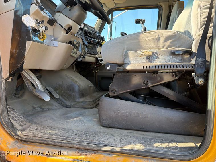 image for item EA0449 2005 Sterling L9500 dump truck