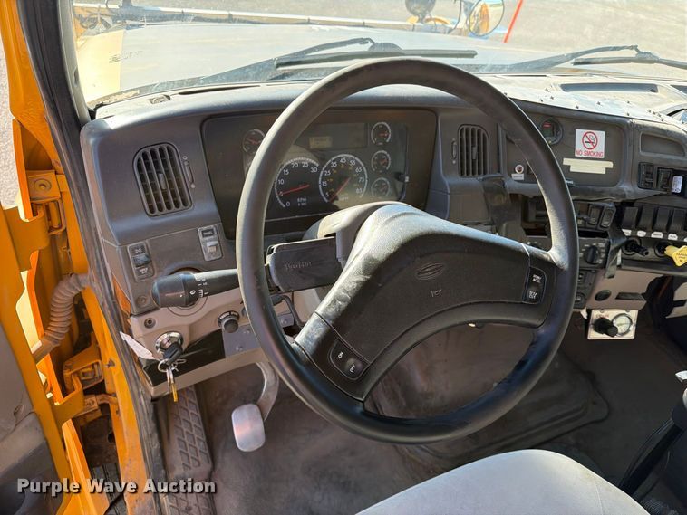 image for item EA0449 2005 Sterling L9500 dump truck