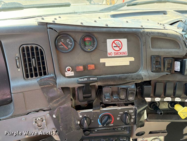 image for item EA0449 2005 Sterling L9500 dump truck