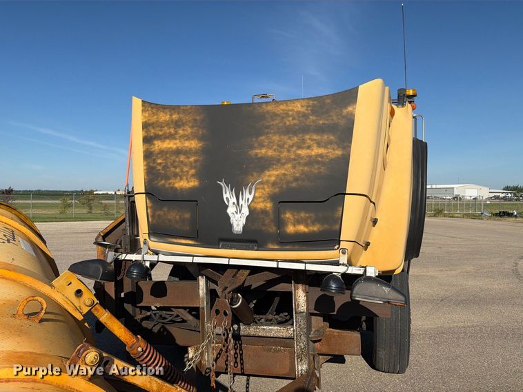 image for item EA0449 2005 Sterling L9500 dump truck