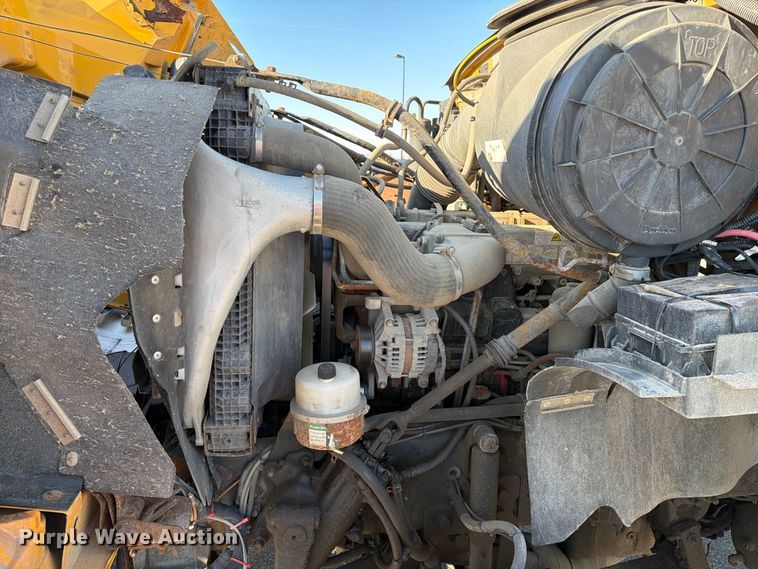 image for item EA0449 2005 Sterling L9500 dump truck