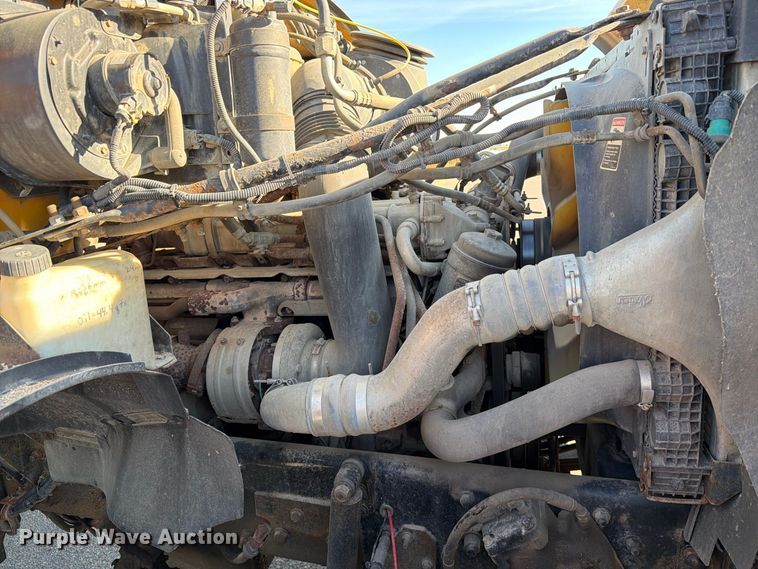 image for item EA0449 2005 Sterling L9500 dump truck