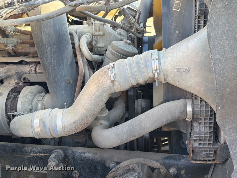 image for item EA0449 2005 Sterling L9500 dump truck
