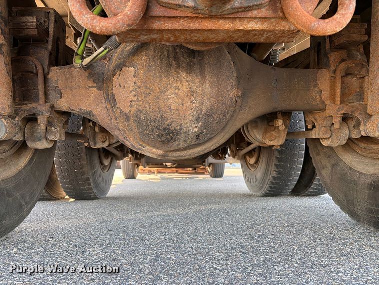 image for item EA0449 2005 Sterling L9500 dump truck