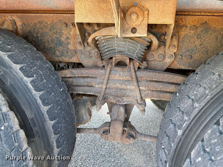 image for item EA0449 2005 Sterling L9500 dump truck