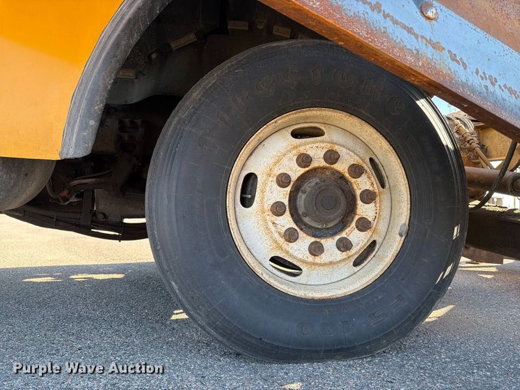 image for item EA0449 2005 Sterling L9500 dump truck
